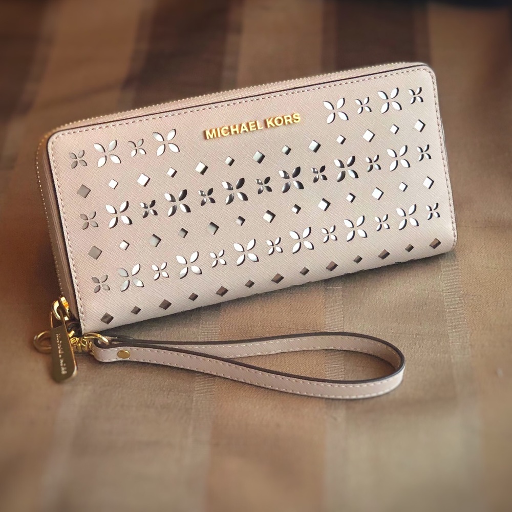 RARE Michael Kors Jet Set phone wallet Rose Gold